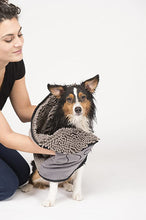 Load image into Gallery viewer, Dog Gone Smart Dirty Dog Shammy, superabsorbējošas mikrošķiedras dvielis - rociņas, pelēks