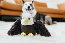 Load image into Gallery viewer, PLAY Fetching Flock Eagle, Ērglis, čaukst, pīkst, atplešami spārni, 11-43 cm

